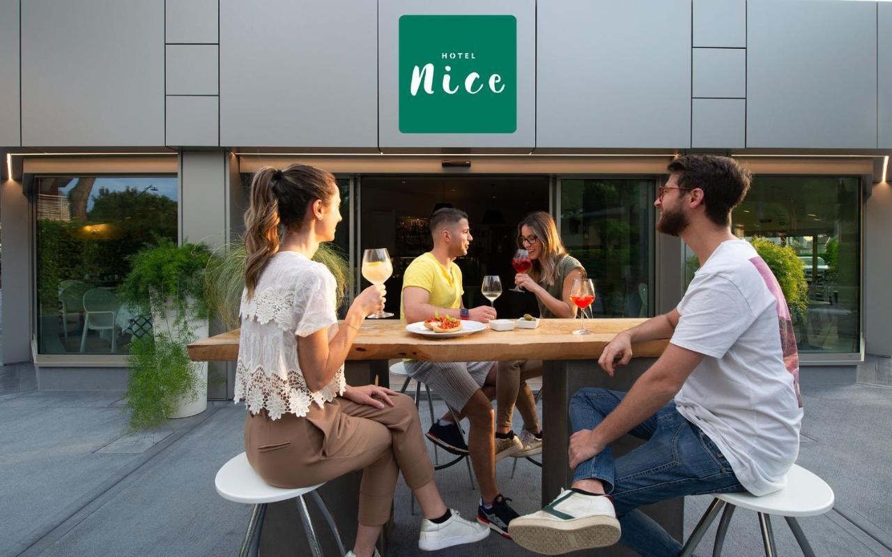 Nice Hotel Bibione Bagian luar foto