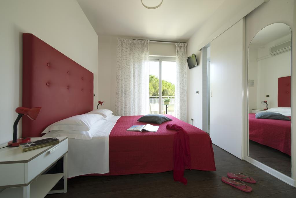 Nice Hotel Bibione Bagian luar foto