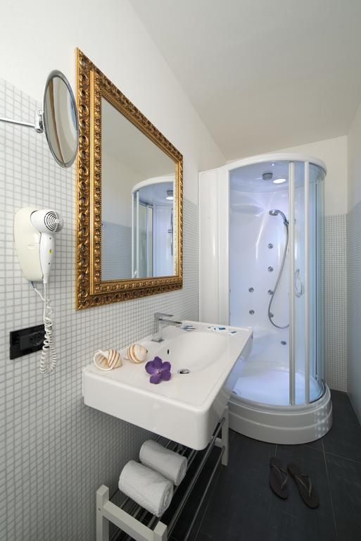 Nice Hotel Bibione Bagian luar foto