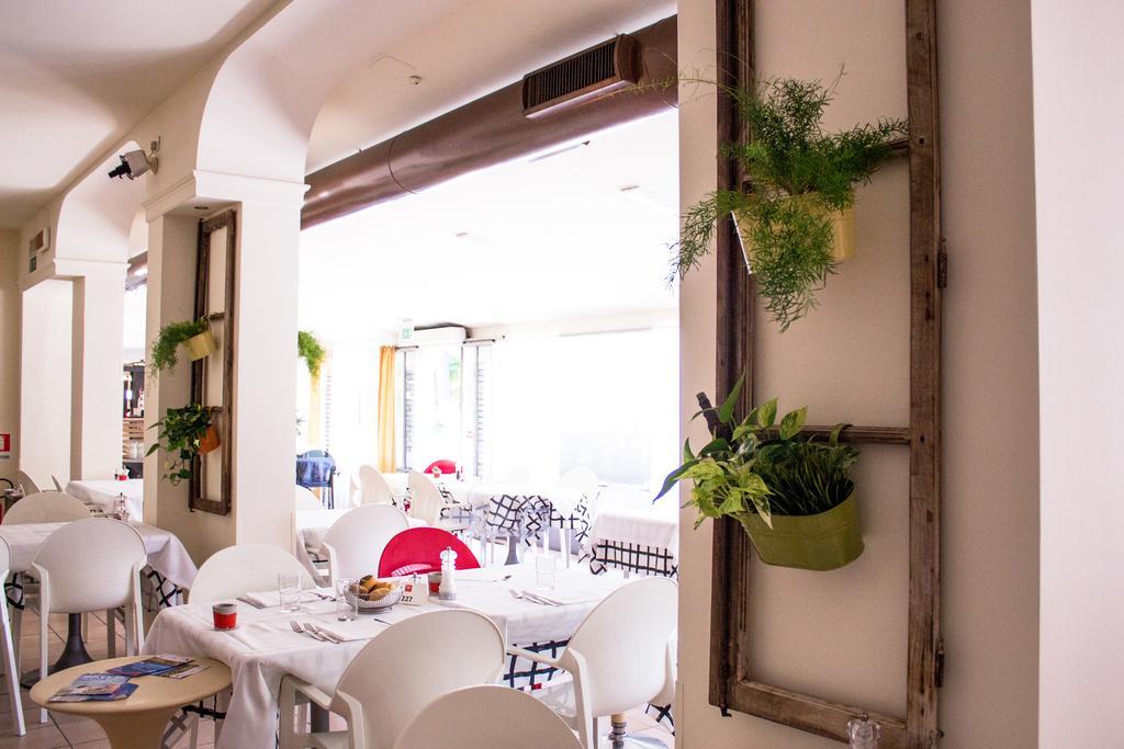 Nice Hotel Bibione Bagian luar foto